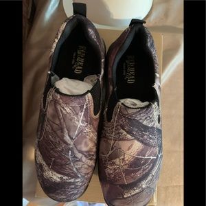 NWT. Redhead Camo Moccasins